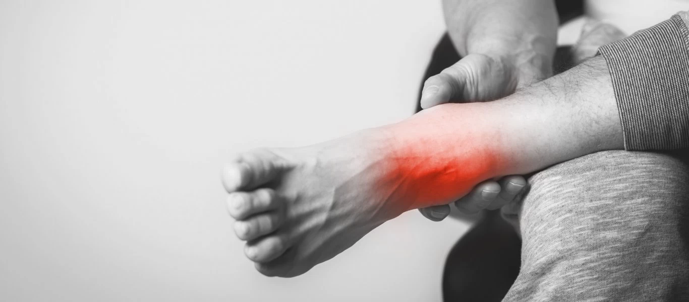 Πρησμένοι αστράγαλοι: Αυτές είναι οι 8+1 πιθανές αιτίες